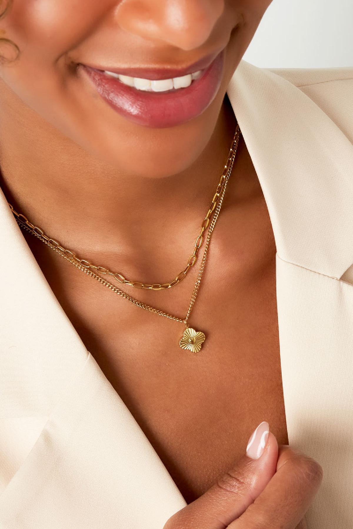 Collar de dos capas con flor